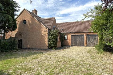 3 bedroom detached bungalow for sale, Alderann, Lincoln Road, Newark