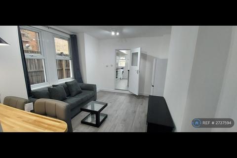 2 bedroom flat to rent, Gilbey Road, London, SW17