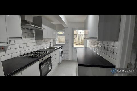 2 bedroom flat to rent, Gilbey Road, London, SW17