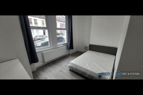 2 bedroom flat to rent, Gilbey Road, London, SW17