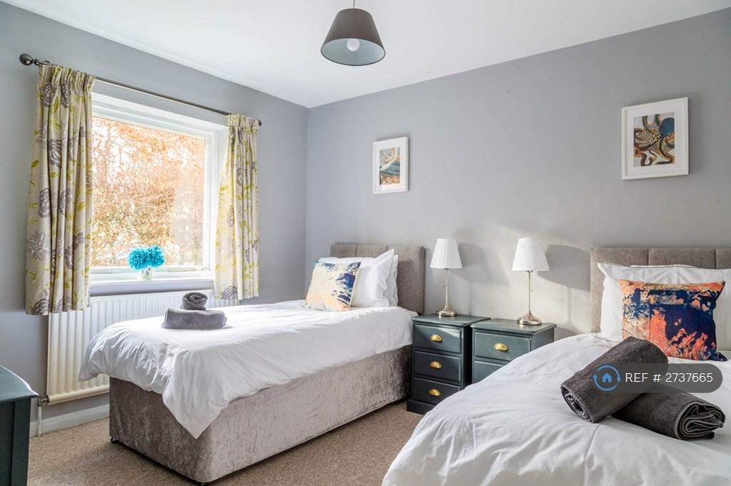 Twin Bedroom