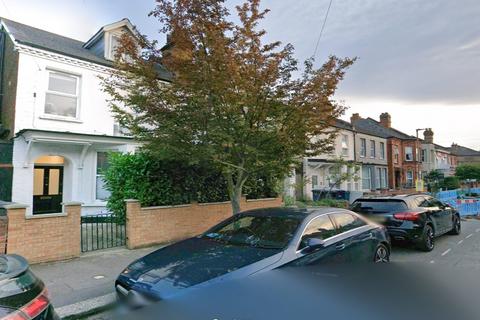 3 bedroom maisonette to rent, Yew Grove, NW2