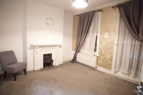 3 bedroom maisonette to rent, Yew Grove, NW2