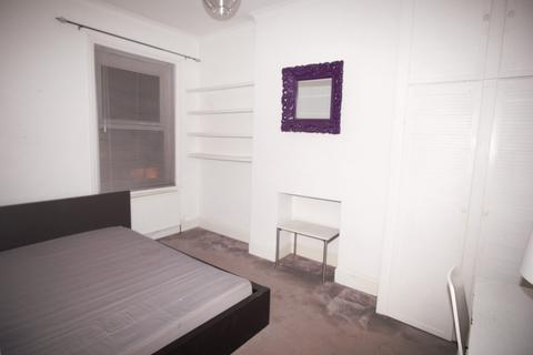 3 bedroom maisonette to rent, Yew Grove, NW2