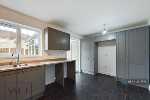 3 bedroom semi-detached house to rent, Farlawns Court, Balby, Doncaster, DN4