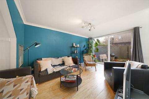 3 bedroom apartment for sale, Burlington Close, London