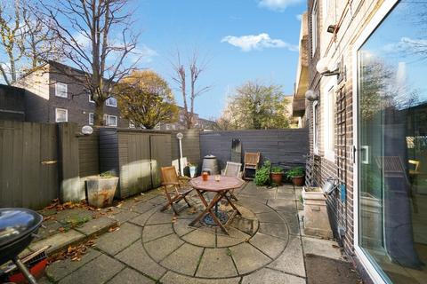 3 bedroom apartment for sale, Burlington Close, London