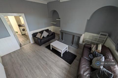 2 bedroom terraced house to rent, Hollins Road, Oldham, OL8