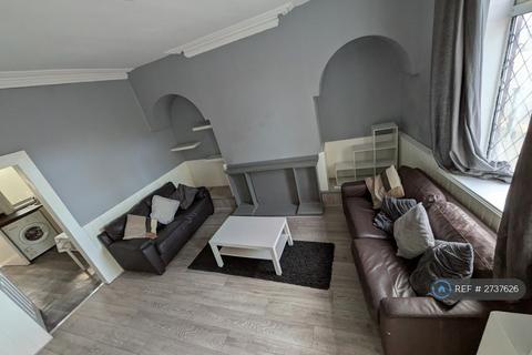 2 bedroom terraced house to rent, Hollins Road, Oldham, OL8