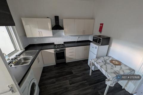 2 bedroom terraced house to rent, Hollins Road, Oldham, OL8