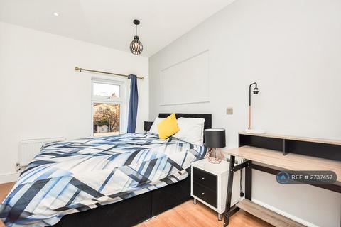 1 bedroom in a house share to rent, Woodcroft Road, Thornton Heath, CR7