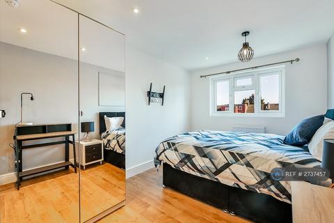 1 bedroom in a house share to rent, Woodcroft Road, Thornton Heath, CR7