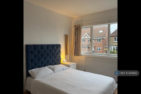 1 bedroom in a house share to rent, Bell Lane, London, NW4