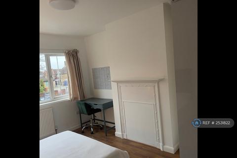 1 bedroom in a house share to rent, Bell Lane, London, NW4