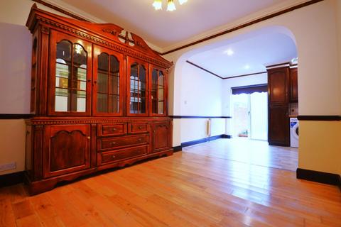 4 bedroom terraced house to rent, Empire Road, Perivale, UB6 7ES