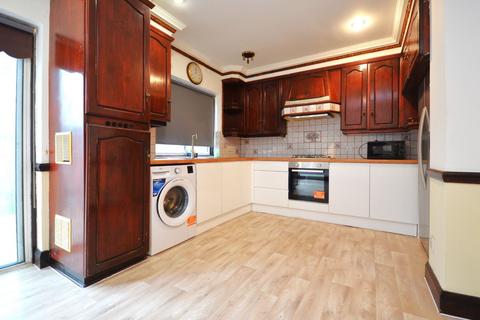 4 bedroom terraced house to rent, Empire Road, Perivale, UB6 7ES