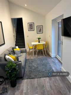 2 bedroom flat to rent, Stockport Road, Cheadle, SK8