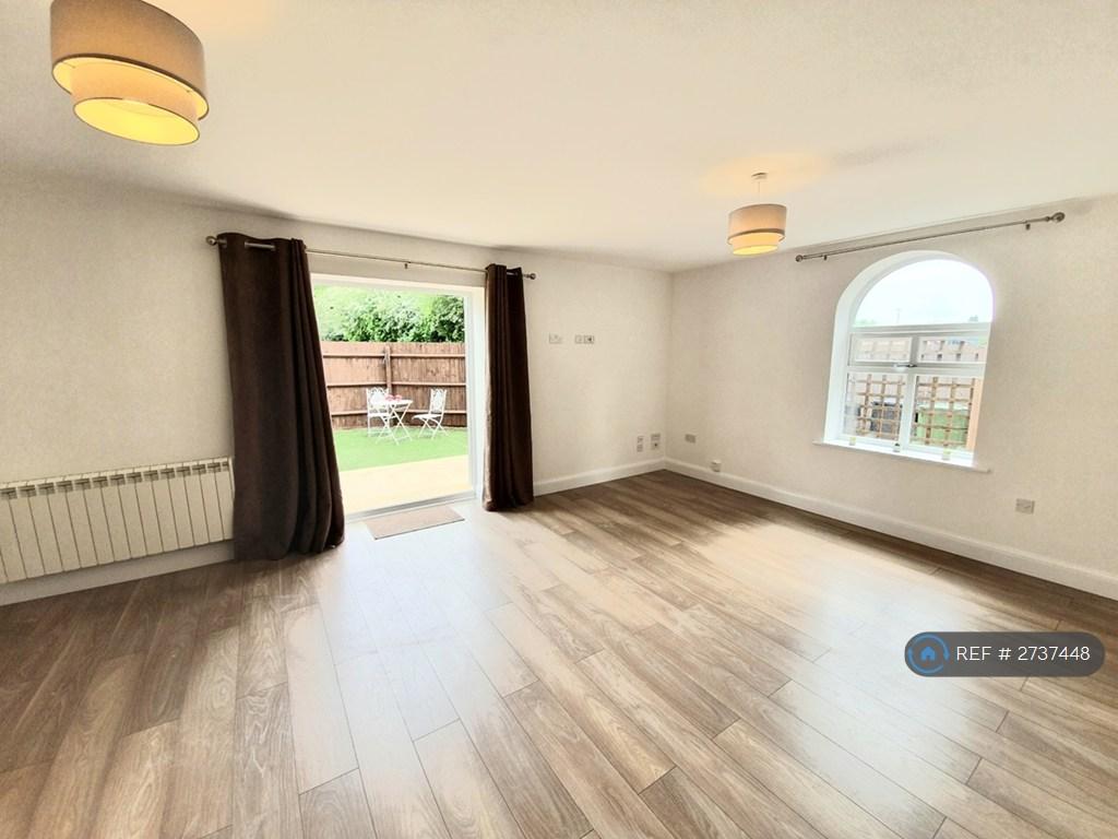 Spacious Lounge