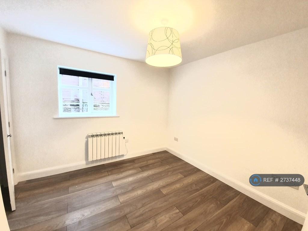Double Bedroom With Built In Storage