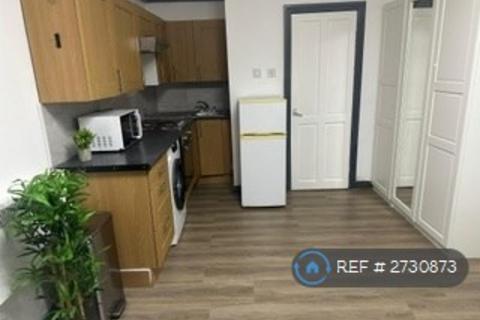 Studio to rent, Lampton Road, Hounslow, TW3