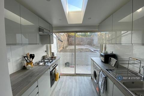 1 bedroom flat to rent, Garratt Lane, London, SW17