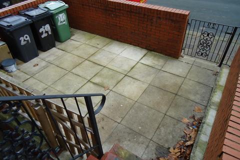 2 bedroom terraced house to rent, Longroyd Crescent, Leeds LS11