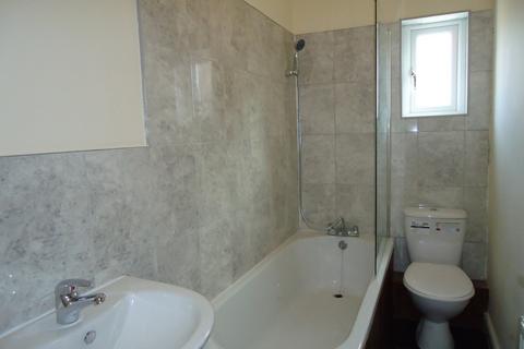 4 bedroom terraced house to rent, Linden Street, Leeds LS11
