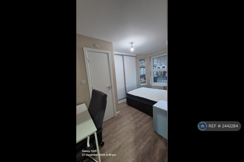Single Ensuite Room 2