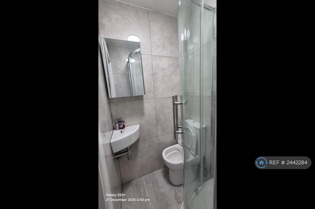 Single Ensuite Bathroom 2