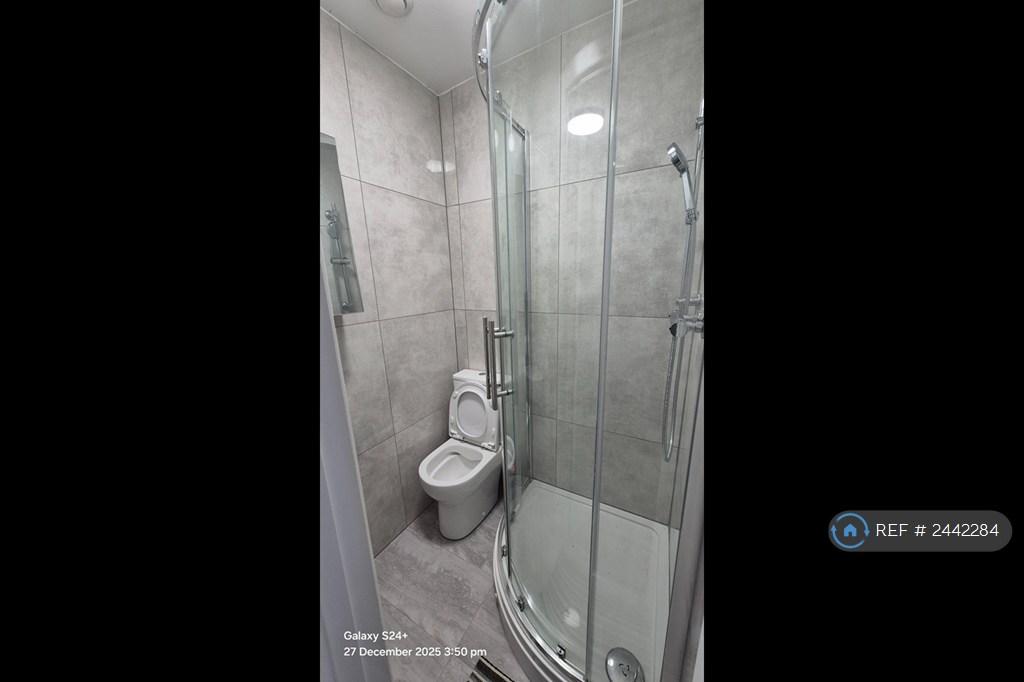 Single Ensuite Bathroom 2