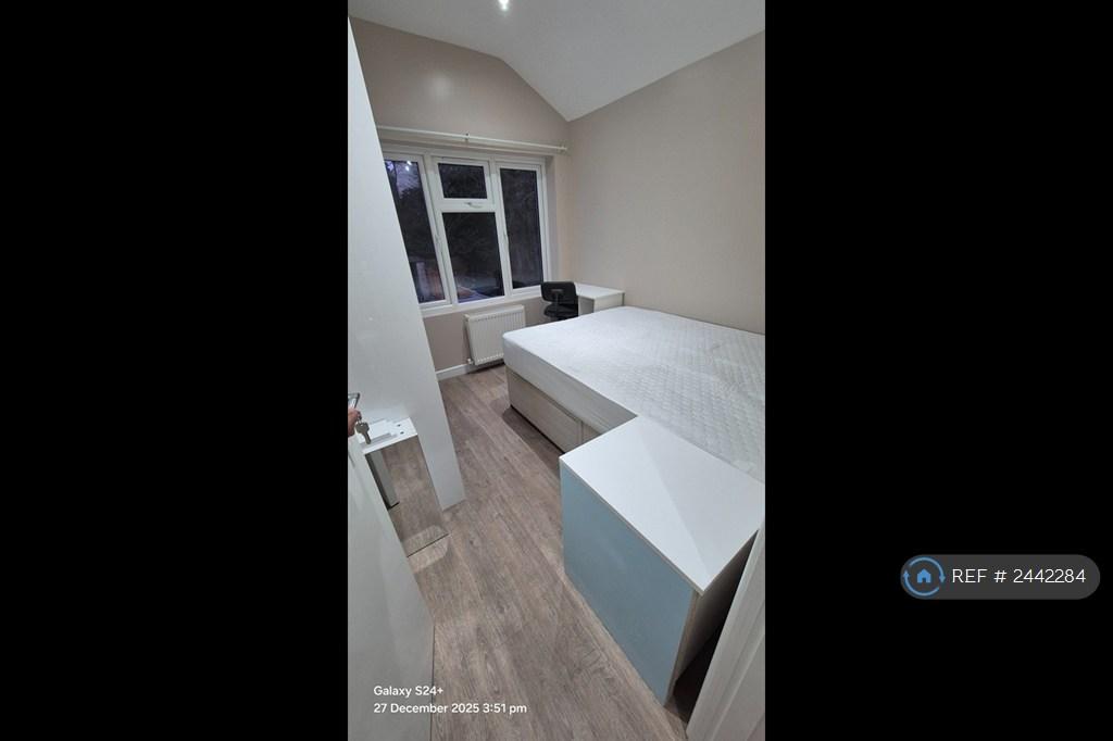 Small Double/Single Room 1