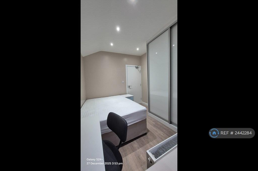 Small Double/Single Room 1