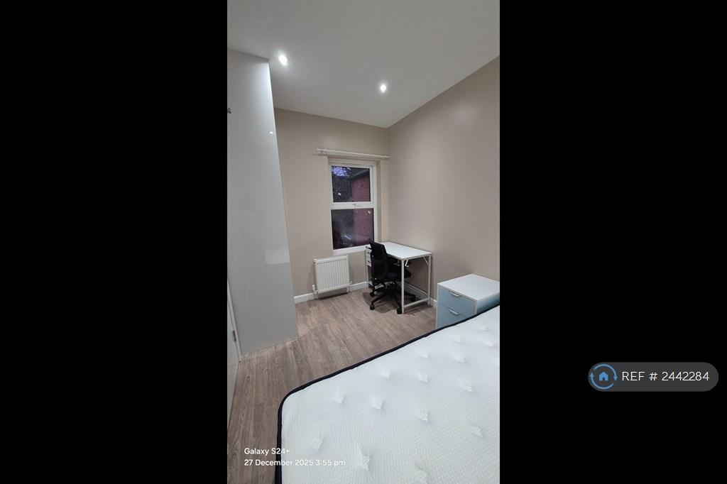 Small Double/Single Room 2