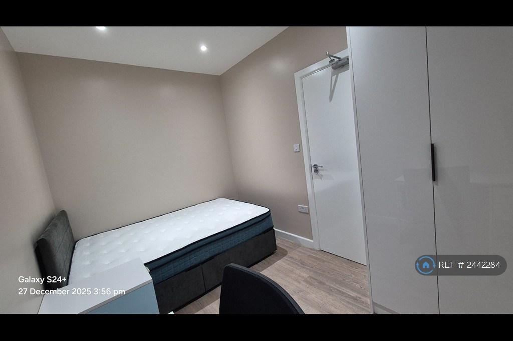 Small Double/Single Room 2