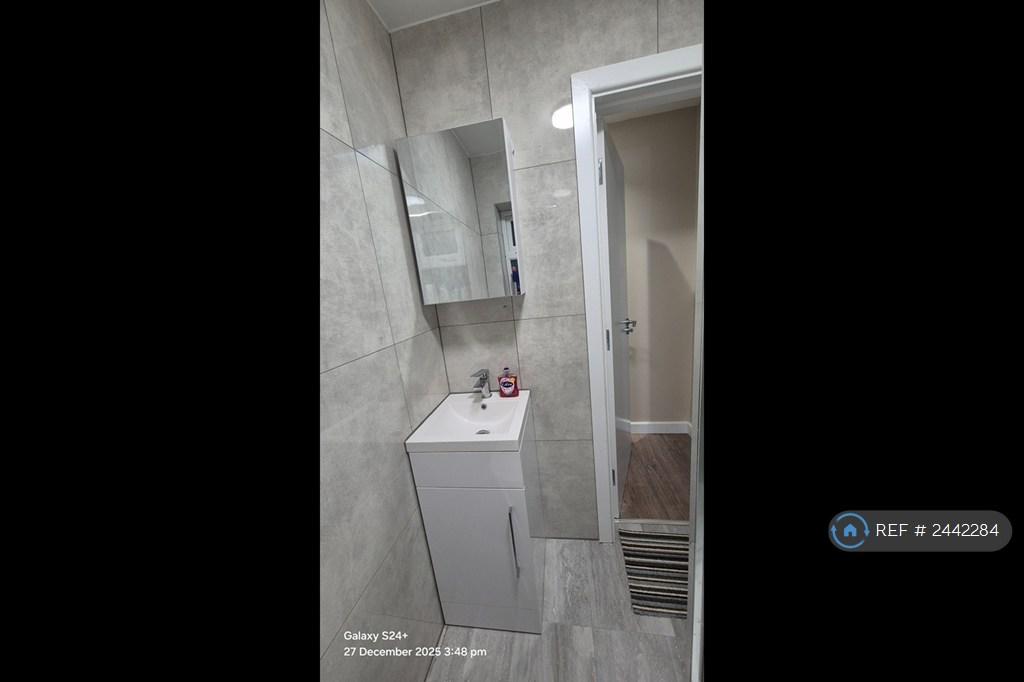 Single Ensuite Bathroom