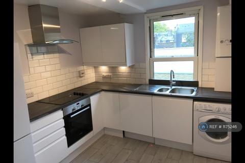 2 bedroom flat to rent, Elliot's Row, Elephant & Castle, London, SE11