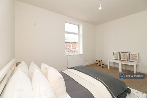 2 bedroom terraced house to rent, Fenton Street, Bury, BL8