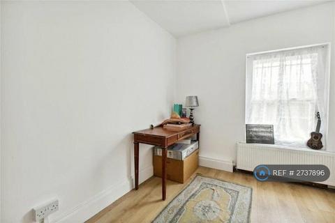 3 bedroom maisonette to rent, Loughborough Road, London, SW9