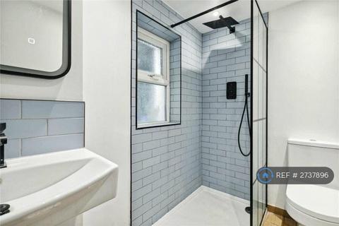 3 bedroom maisonette to rent, Loughborough Road, London, SW9
