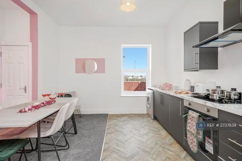 2 bedroom flat to rent, Coop Street, Blackpool, FY1