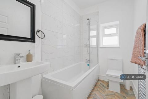 2 bedroom flat to rent, Coop Street, Blackpool, FY1