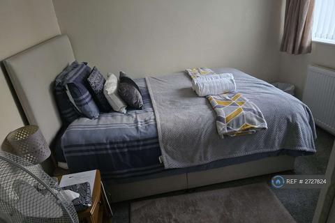 3 bedroom semi-detached house to rent, Cornbrook Grove, Manchester, M16