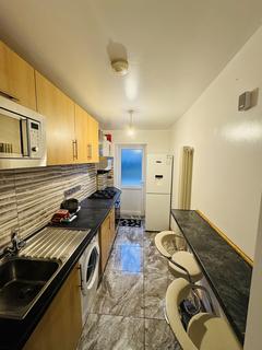 2 bedroom flat to rent, Paddington Close, Hayes UB4