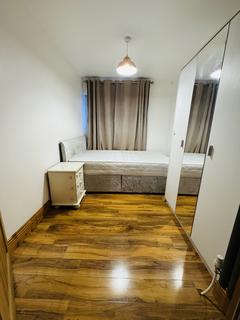 2 bedroom flat to rent, Paddington Close, Hayes UB4