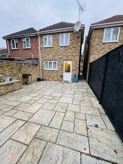 2 bedroom flat to rent, Paddington Close, Hayes UB4