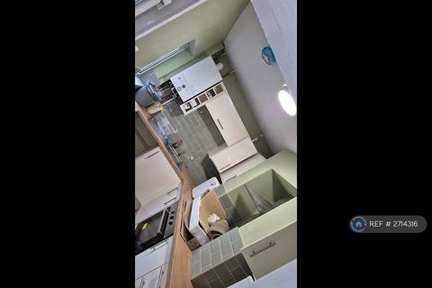 2 bedroom terraced house to rent, Erddig Road, Wrexham, LL13