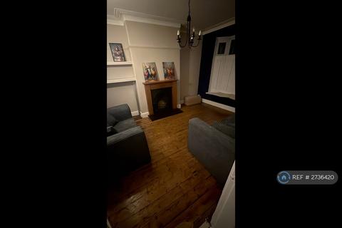3 bedroom end of terrace house to rent, Didsbury Road, Stockport, SK4