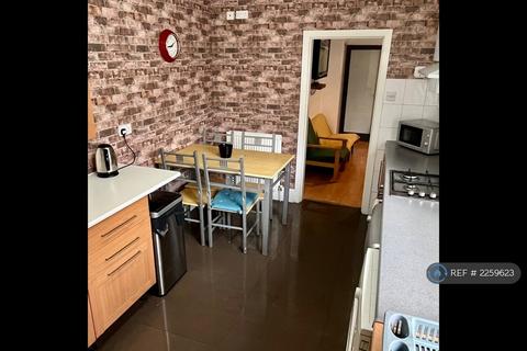 4 bedroom terraced house to rent, Acomb Street, Manchester, M14