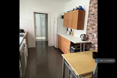 4 bedroom terraced house to rent, Acomb Street, Manchester, M14