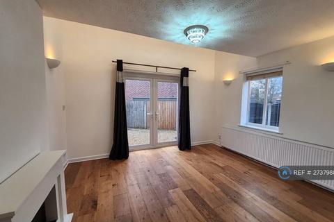 1 bedroom semi-detached house to rent, St. Heliers Drive, Salford, M7
